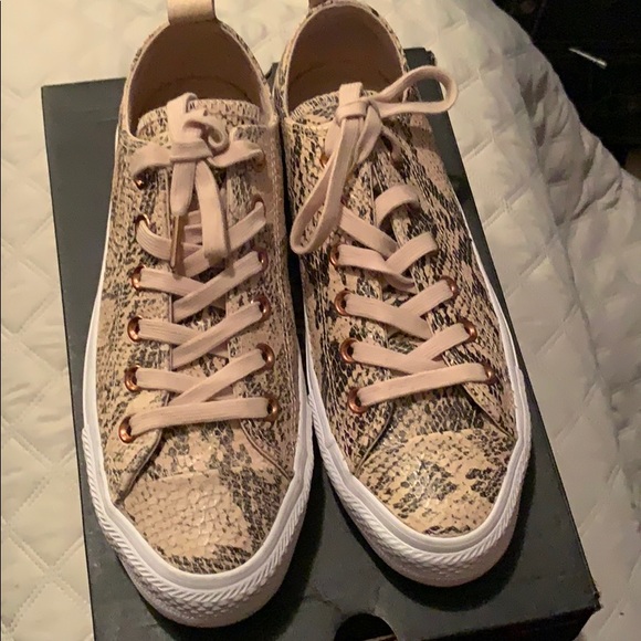 Converse - Picture 2 of 3